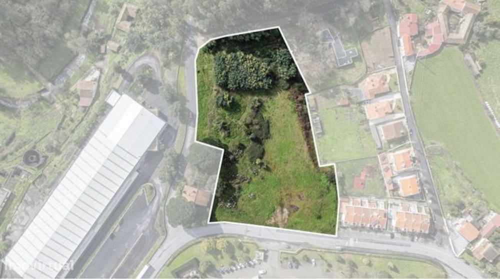 Terreno à venda em Vila Nova de Famalicão
