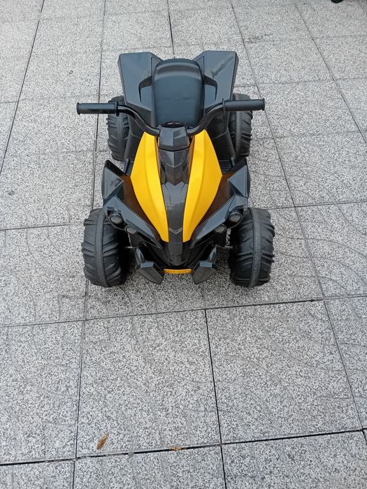 Moto 4 usada a bateria