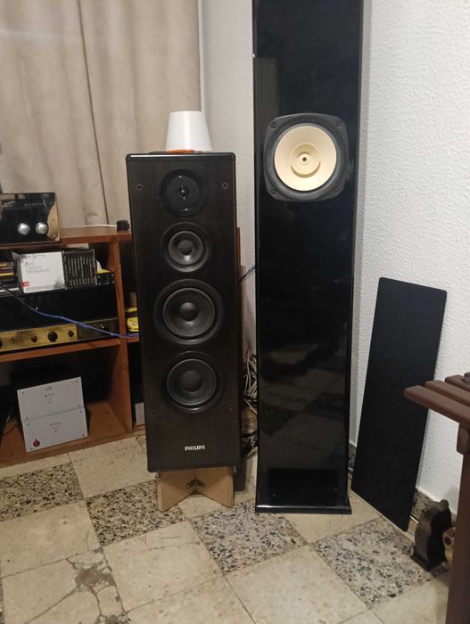 Colunas Philips modelo FB820