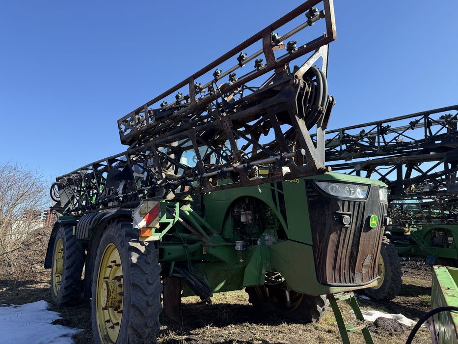 Самохідний обприскувач John Deere 4940