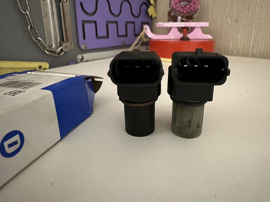 Два Датчика розпредвала джип 2,7 wj