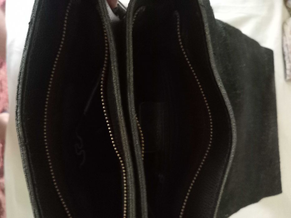 Продається шкіряна сумка Giorgio Armani