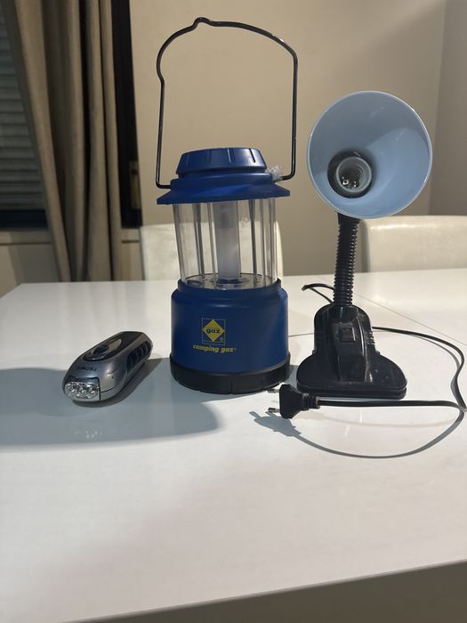 Lanternas de campismo e quarto