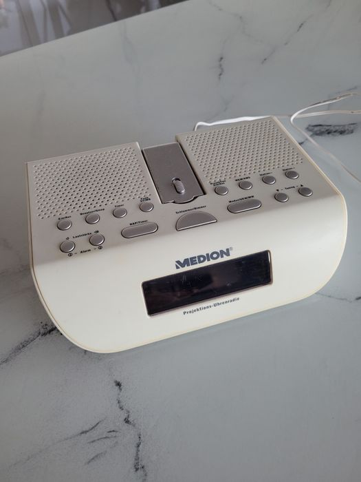 Radio firmy Medion, z projektorem