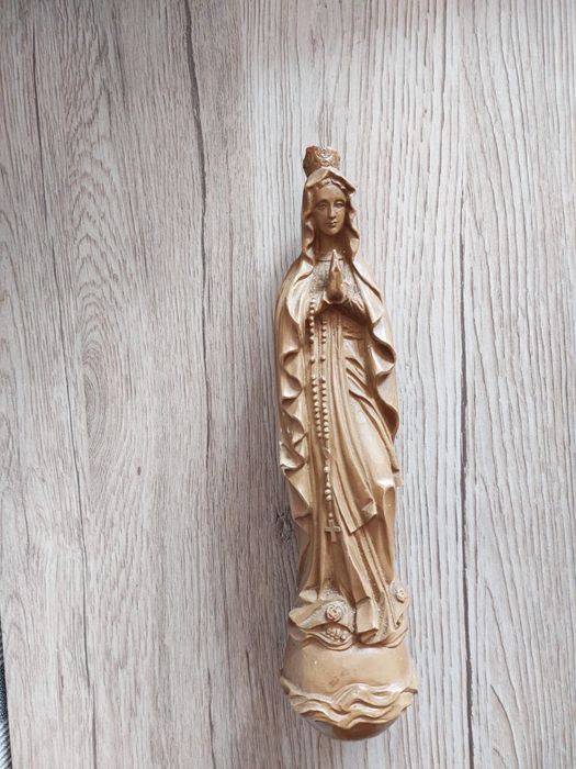 Piękna figura Marki Boskiej