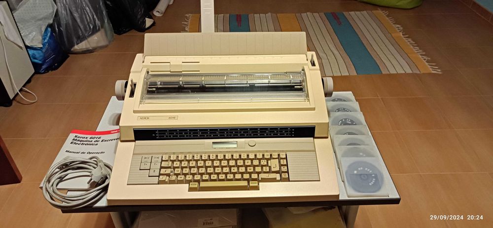 Máquina de escrever Eletrónica Xerox 6016