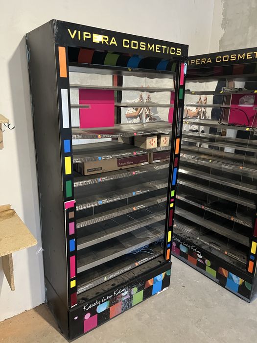 Стелажі для косметики