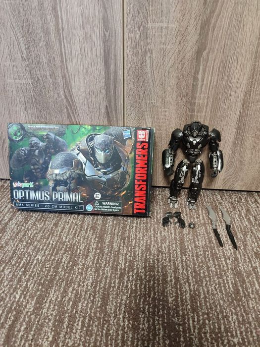 Робот трансформер Оптимус праймал hasbro