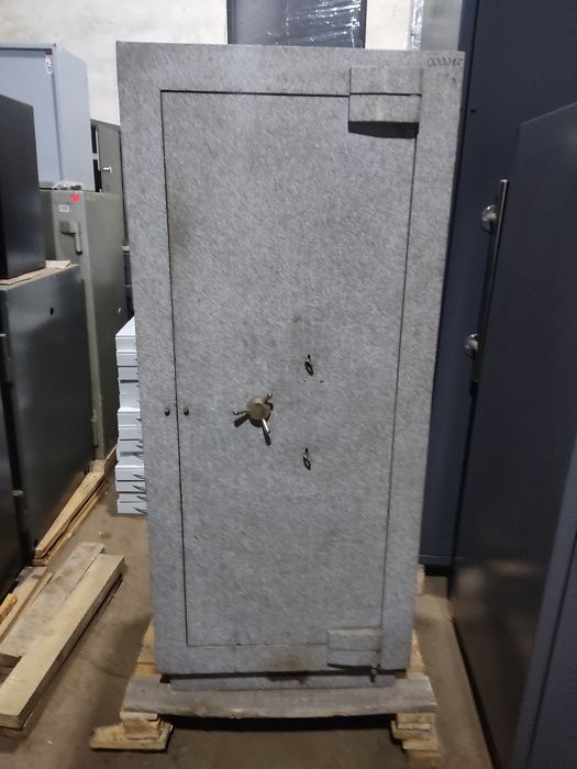 Продаю б.у огневзломостойкий сейф (5 класс защиты)