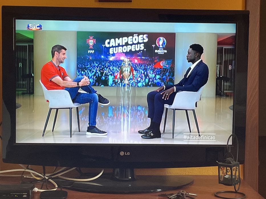 Televisão LG HD 37”/ 95cm em bom estado. Modelo 37LF251–ZB