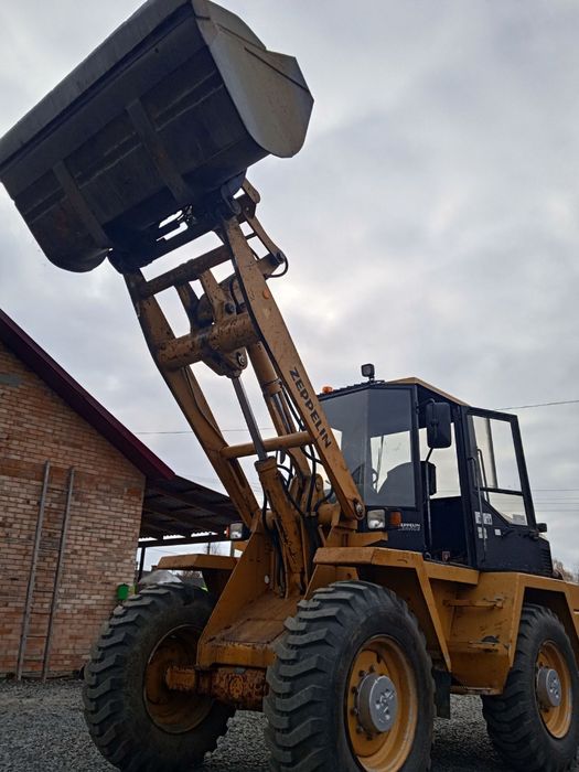 Фронтальний навантажувач.розмитнений.