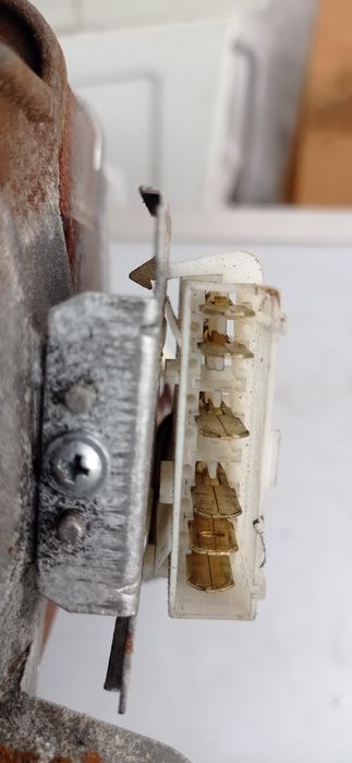 Мотор Indesit двигатель