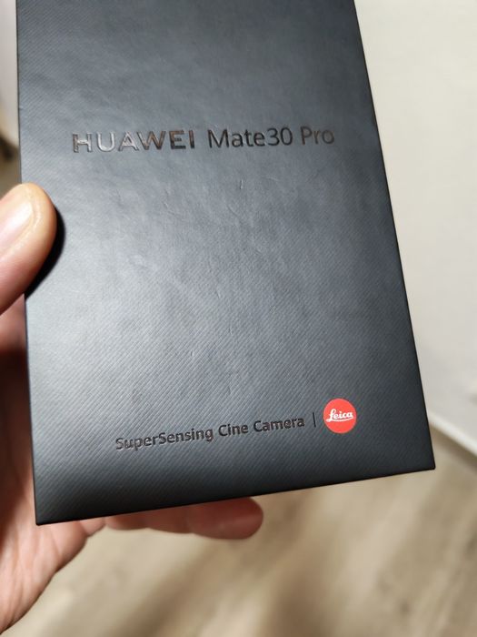 Smartphone Huawei Mate 30 Pro em estado irrepreensível