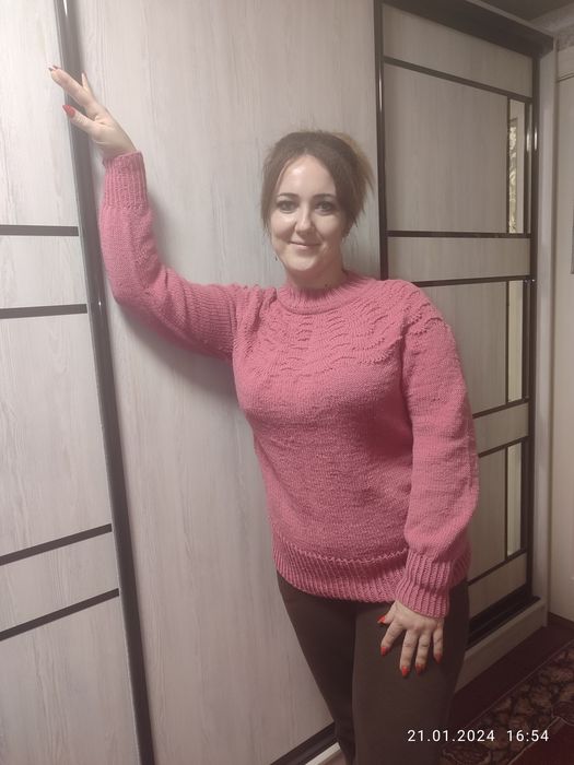 Светрик в'язаний