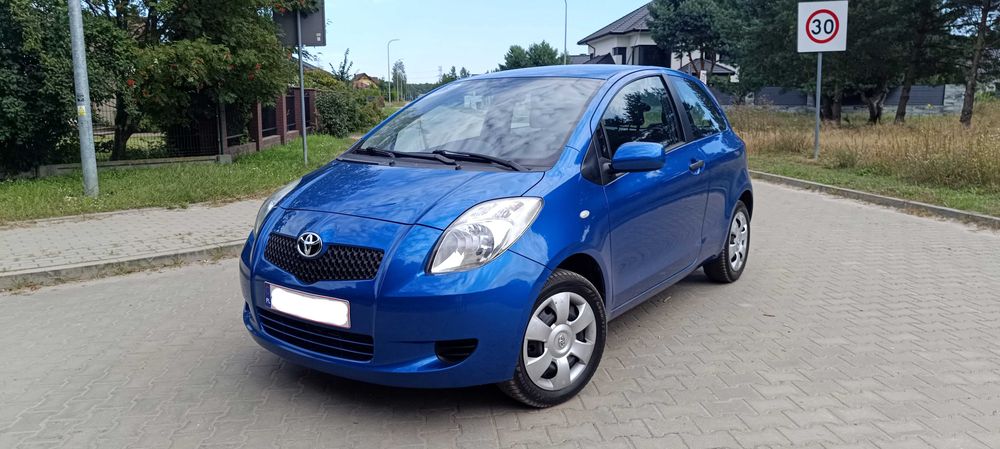 Toyota Yaris... benzyna .. klima...elektryka