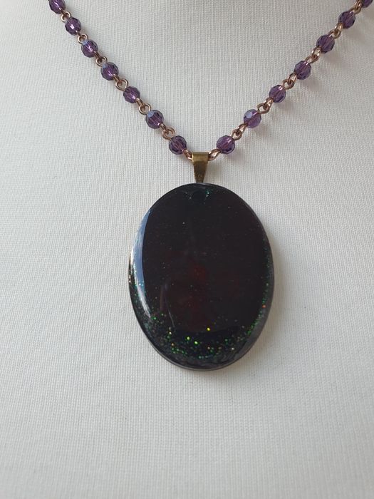 Fioletowy naszyjnik handmade z kaboszonem i kryształkami + pudełeczko