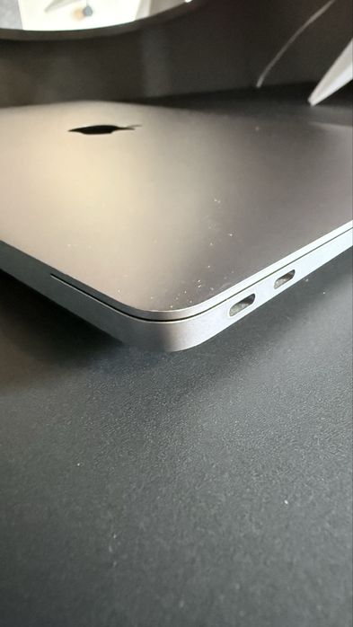 MacbBook Air A2337 M1 8 GB  256 GB super stan bateria 88%