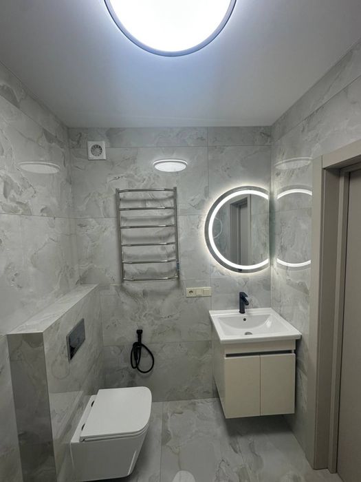 Продам  1-кімнатну  квартиру 44 м2 з ремонтом. вигляд на каштани.  м. Рівне ЖК «Статус»