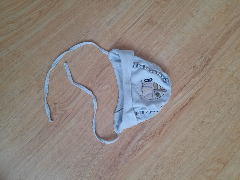 Czapka wiązana dla chłopca