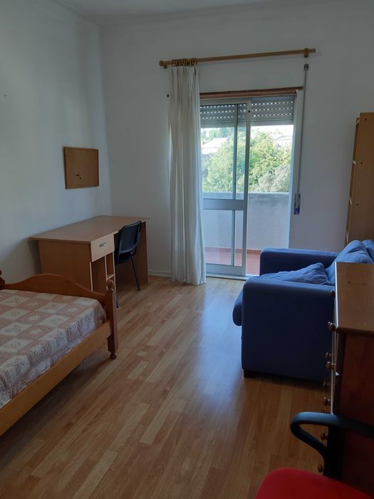 INVESTIDORES! Apartamento T4 a 100m da Universidade da Covilhã