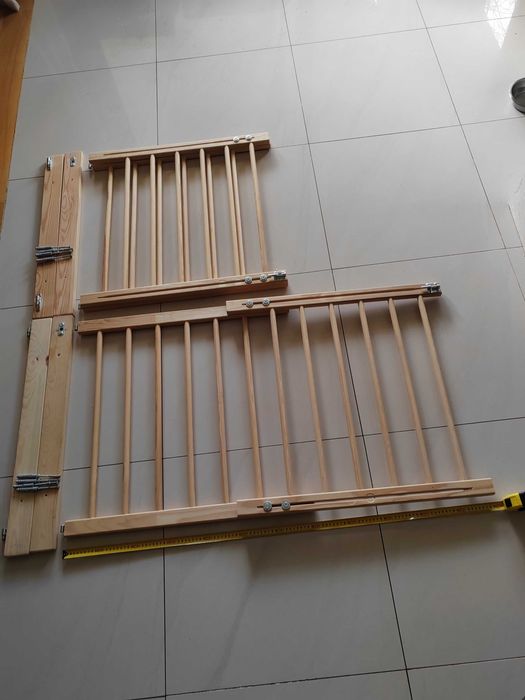 2 szt. bramki/barierki zabezpieczające schody, rozsuwane  70-122 cm