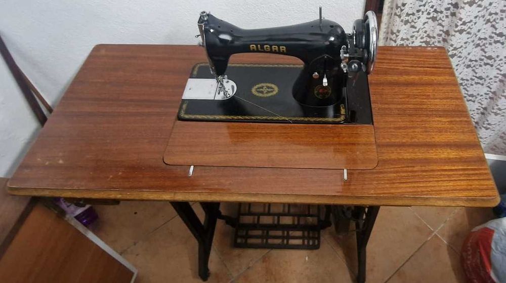 Máquina de Costura Antiga ALGAR – Funcional – Mesa Original