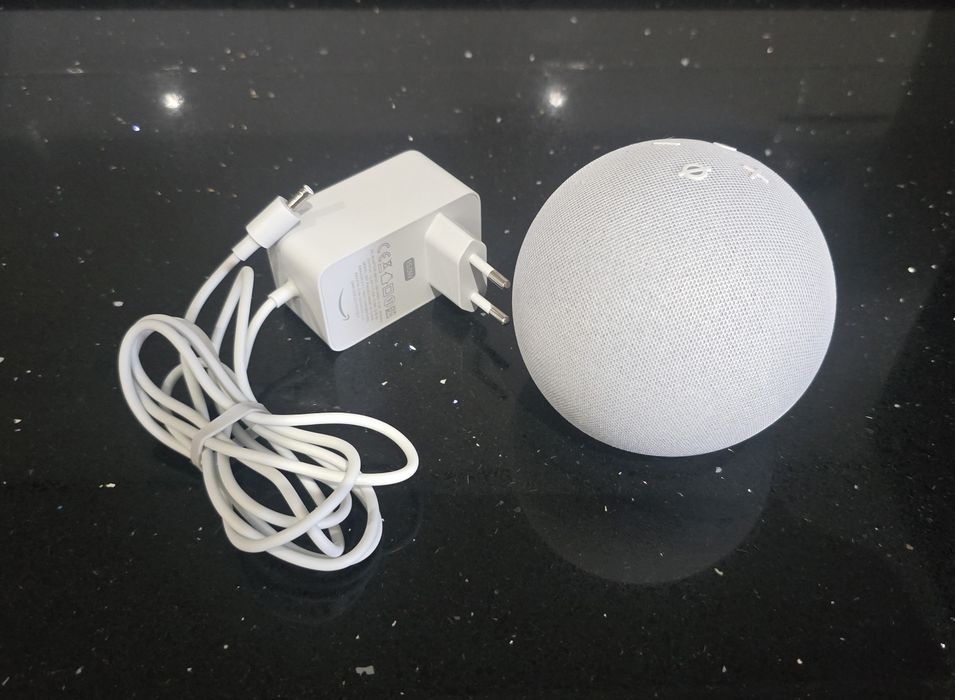 Amazon Alexa Echo Dot 5 branca com relógio