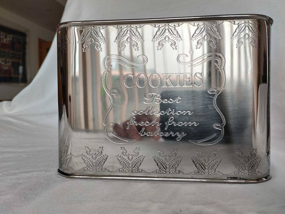 Caixas metálicas para biscoitos e chá