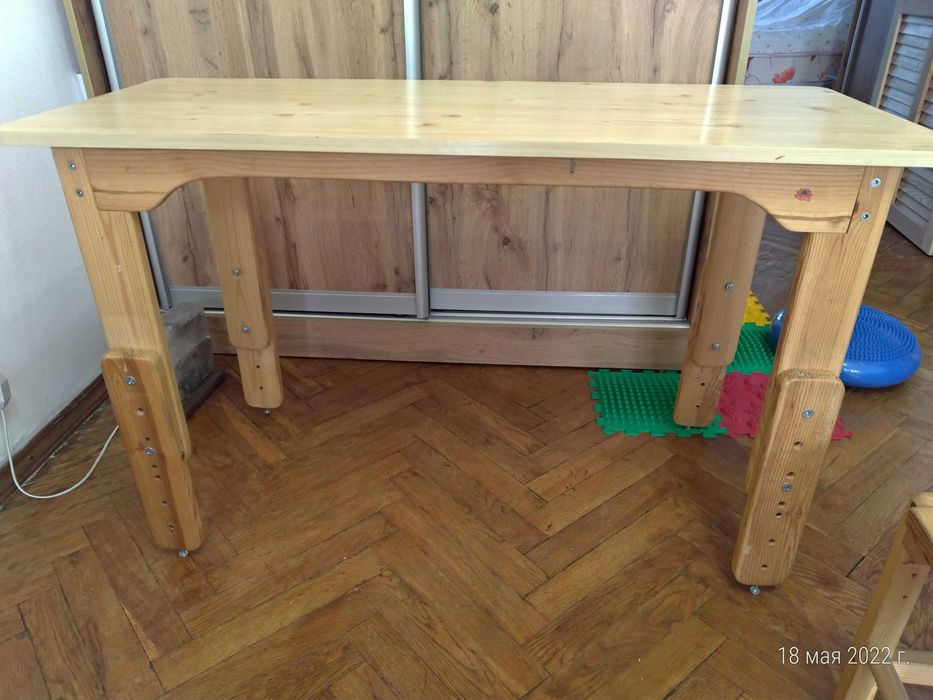 Столик и стульчики