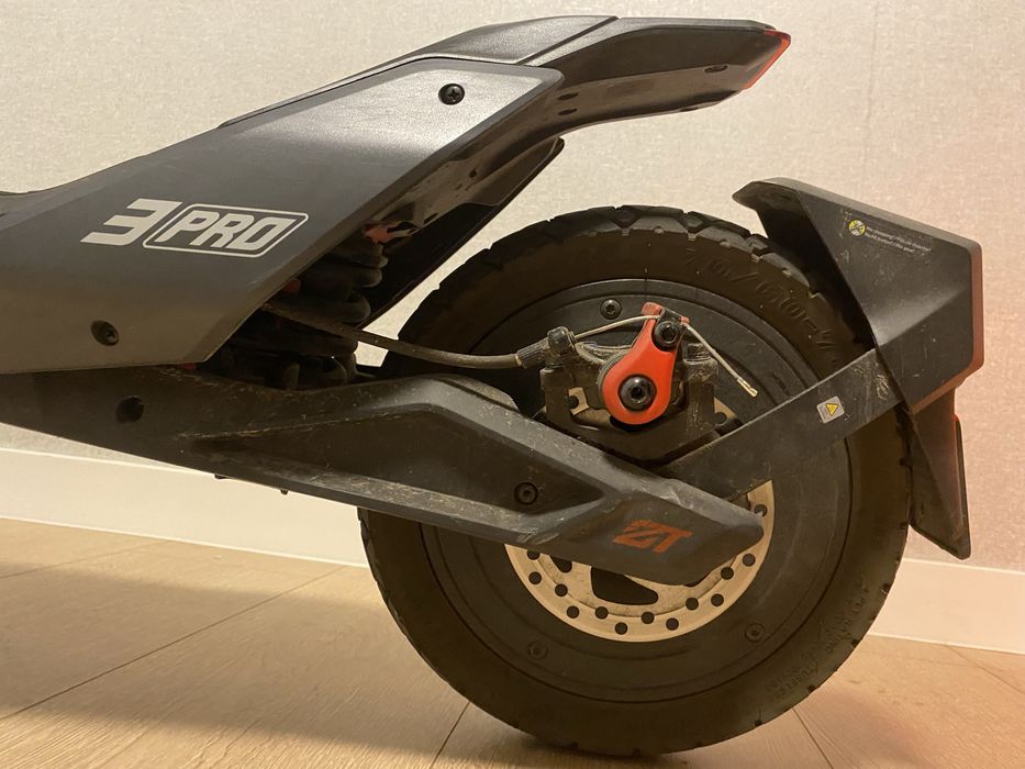 Продам Seegway Ninebot ZT3 PRO E BLACK