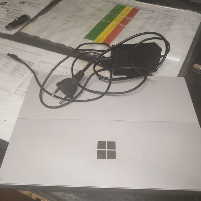 Продам нетбук-планшет Microsoft Surface Pro 5