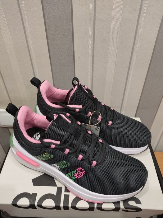 Кроссовки фирмы ADIDAS оригинальные новые 41 размера