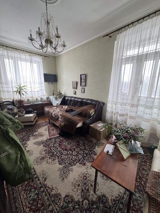 Вышгородская,4 сталинка