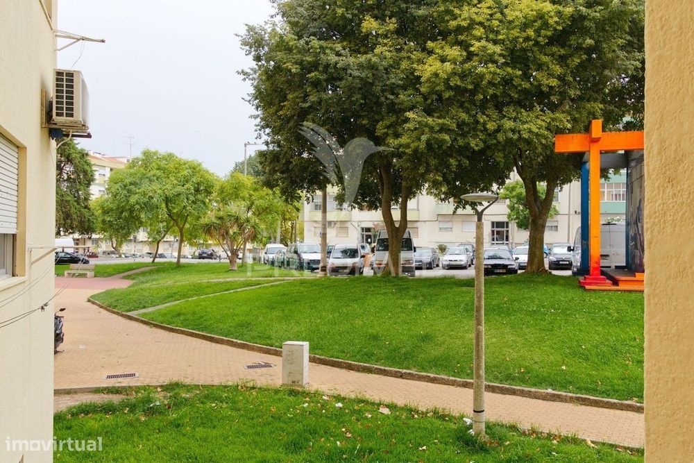 Apartamento T2 na Rua António Aleixo - Quinta do Rouxinol - Miratej...