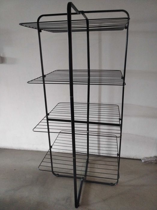 Estendal vertical 32 m dobrável em metal preto