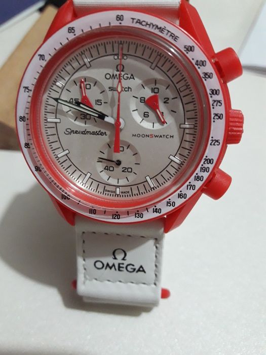 Часы Omega  Speedmaster .Красно белые.Новые. Отличном состояни
