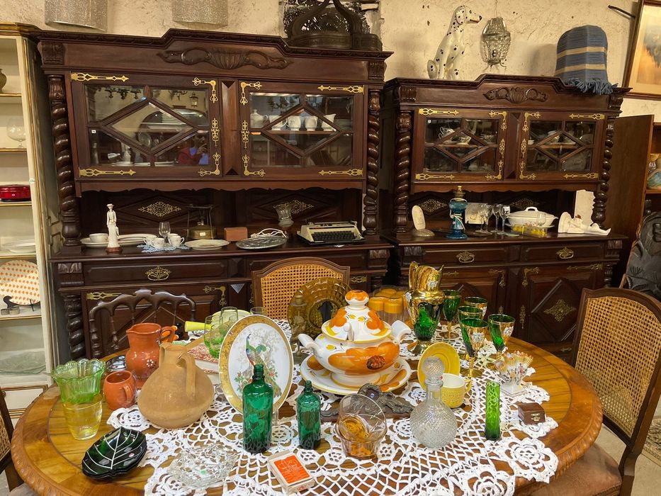 Velharias, antiguidades, artigos de segunda-mão