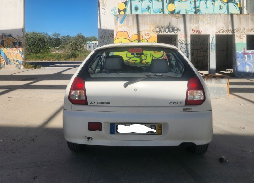 Mitsubishi colt V
