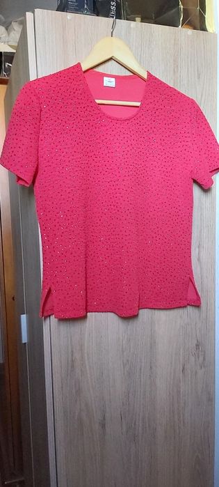 Blusa de festa vermelha com brilhos