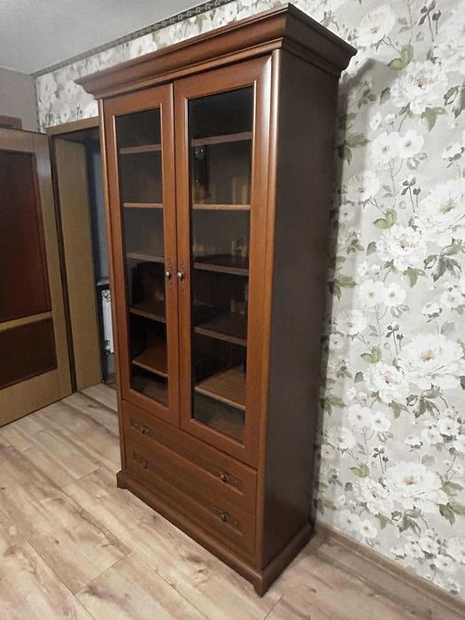 Witryna z półkami przeszklona