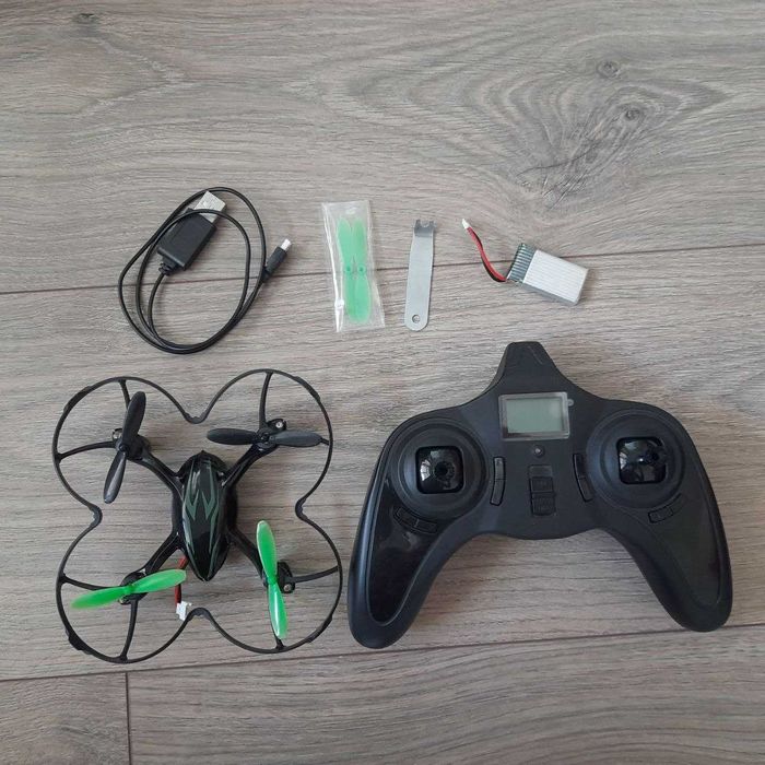 Б/у мини квадрокоптер Hubsan X4 Н107С с HD камерой, батарею заменить