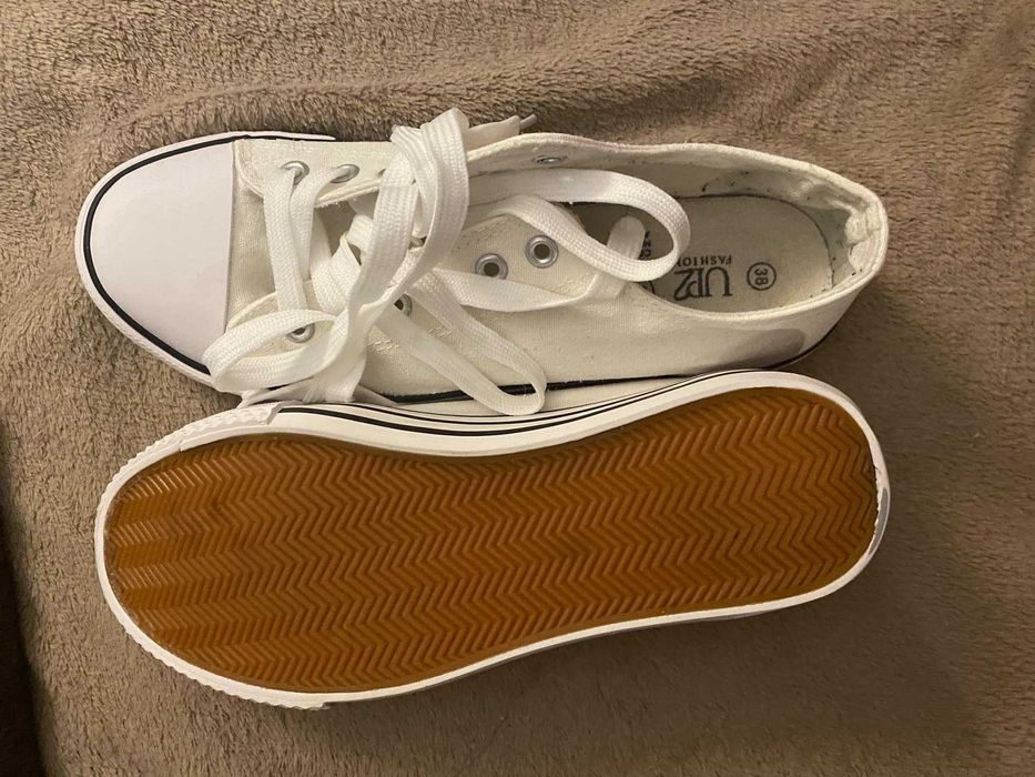 Białe trampki rozm. 38