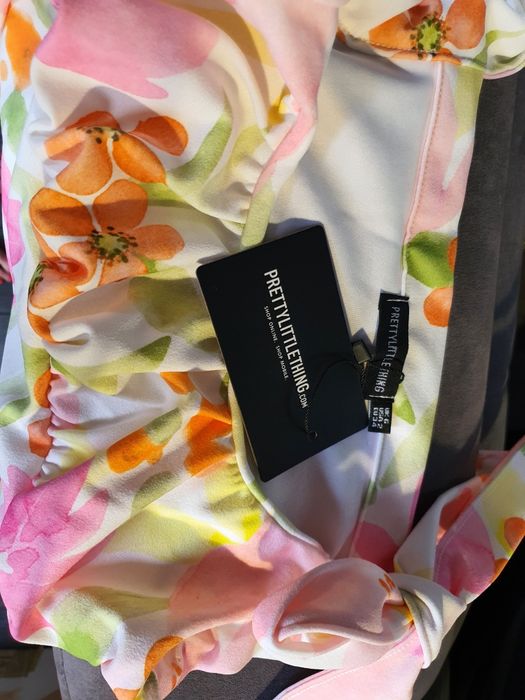 Letnia sukienka marki PrettyLittleThing