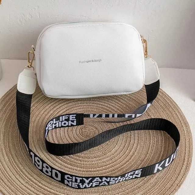 Компакта та зручна жіноча сумка з широким ремішком. Білий, чорний т