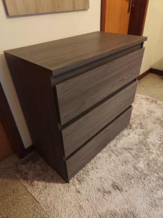 Cómoda com gavetas