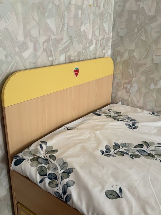 Кровать односпальная , состояние новое