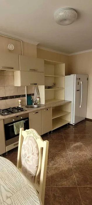 Продається 2 кім. квартира з ремонтом в ЖК "Калинова Слобода" район Озера