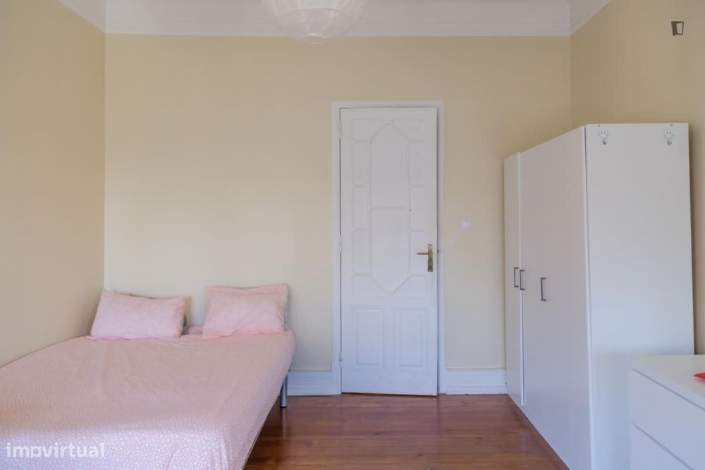 Quarto - localizado em Entrecampos Lisbon