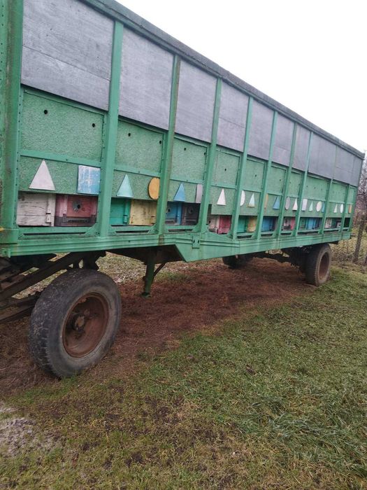 Бджолопавільйон,причіп для бджіл