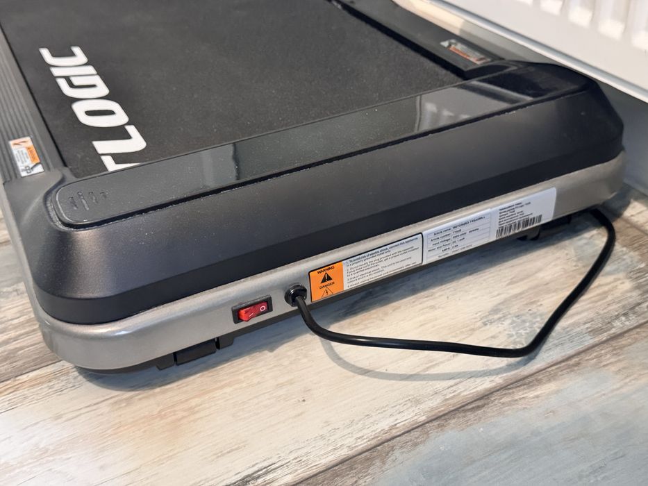 Продам бігову доріжку FitLogic T102E — як нова